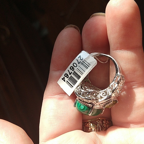 Nwt Karis STS ornate ring with green color stones - Picture 3 of 10